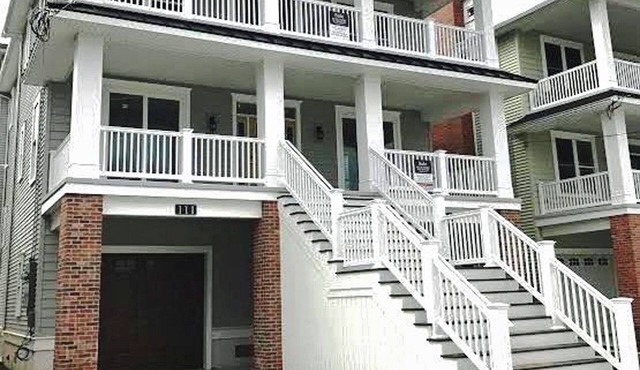 North End - Gardens - perfect location!n6 Bedroom 3 King beds ez beach access