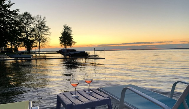 North Facing Waterfront. Catch Sunset and Sunrise!