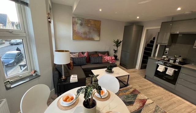 North Finchley N12 - Delightful 3Bedroom/2Bathroom Pet-Friendly Flat with Aircon and WiFi