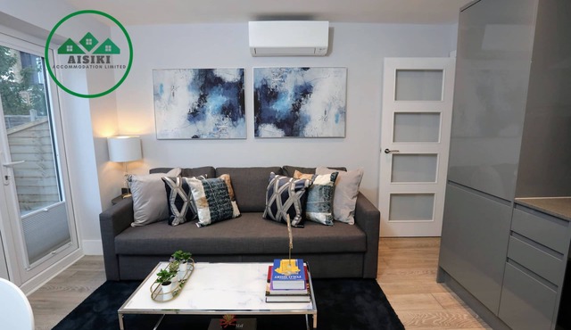 North Finchley N12 - Fabulous 3Bedroom/2Bathroom Ground Floor Flat with Garden and Free WiFi