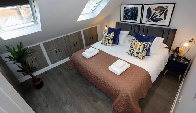 North Finchley N12 - Sophisticated 3Bedroom/2Bathroom Pet-Friendly Duplex Flat w/FREE WIFI