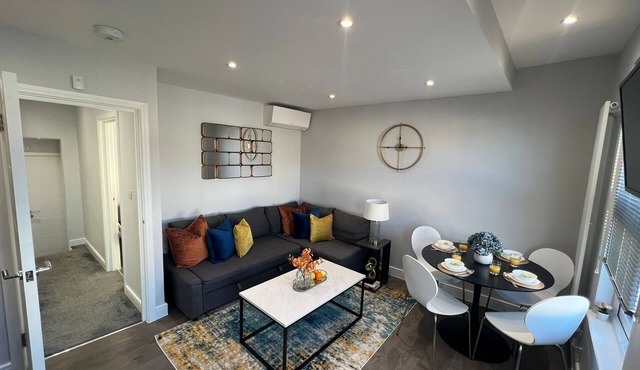 North Finchley N12 - Vibrant 3Bedroom/2Bathroom Pet Friendly Flat with Aircondition and WiFi