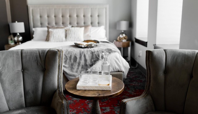 North Flat Luxury Suite - 450 Sq Ft Overlooking Center Street