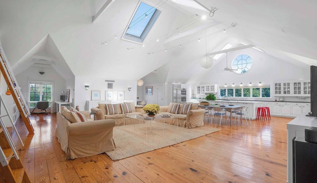 North Fork Farmhouse | Open Living | Near Vineyards | Sleeps 8