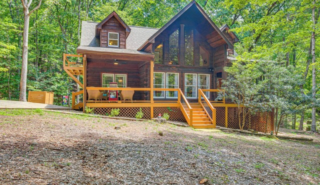 North Georgia Cabin w/Hot Tub & Community Perks!