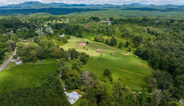 North Georgia Cottage minutes from Blue Ridge and McCaysville!