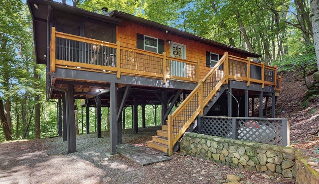 North Georgia getaway with community pool, trails, and fire pit