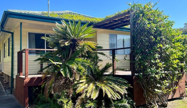 North Haven Sea Breeze - walk to beach and breakwall
