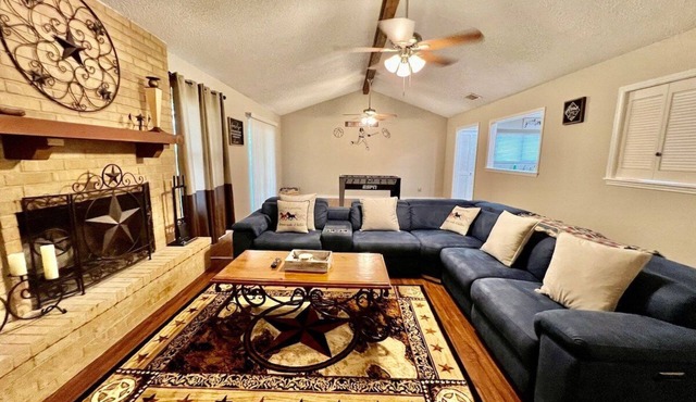 North Hills 3BR Heated Furnished Relocation Housing Wi-Fi W/D
