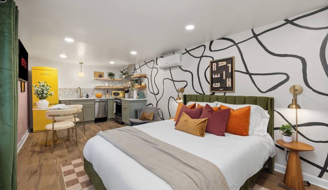 North Hills Nest, Studio + Full Kitchen
