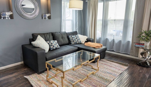 NORTH HOLLYWOOD DELIGHT: MODERN 2 BEDROOM TOWNHOME w/PRIVATE FENCED PATIO p20