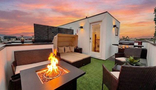 North Hollywood Loft Rooftop Firepit BBQ Gym Near Universal Studios+Warner Bros