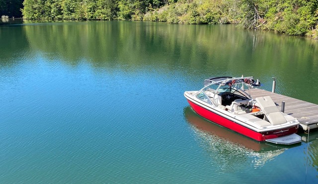 North Keowee Family Lake House on Private Cove With Dock/5 MIN FROM JOCASSEE