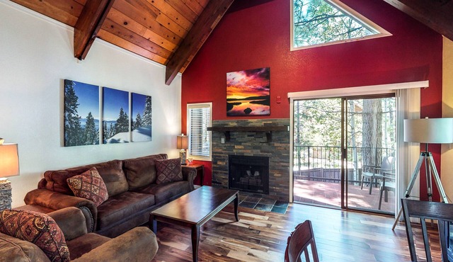 North Lake Villa's Sleep 8 Private Jacuzzi In Loft