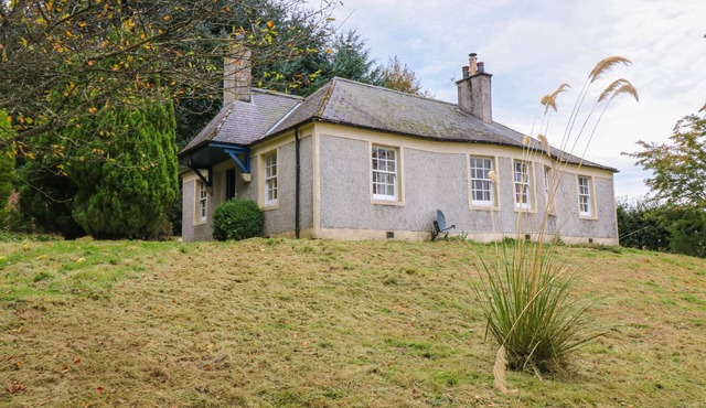 NORTH LODGE, family friendly, with open fire in Kirriemuir