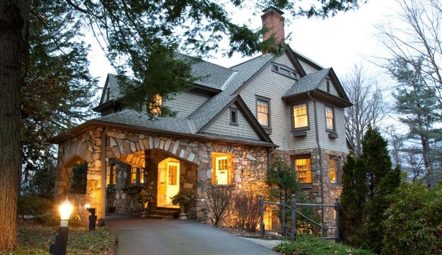 North Lodge on Oakland Bed and Breakfast