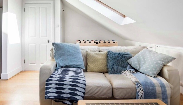 North London Fabulous Loft Apartment + Roof Terrace 5 mins Underground station