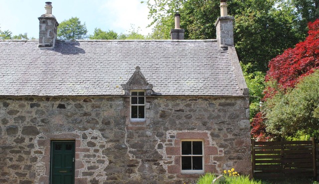 NORTH MAINS COTTAGE - CRAIGIEVAR CASTLE in Alford, Aberdeenshire
