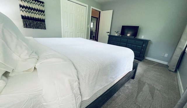 North Mankato Retreat: Game Room, Quiet Neighborhood & Space for all!