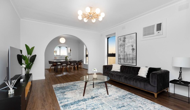 North Melbourne house , near city & airport