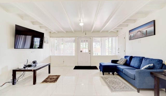 North Miami Getaway Near Downtown!