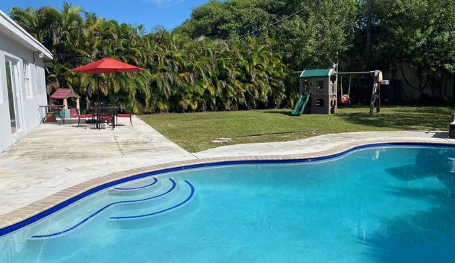 north miami house family-size w/pool and BBQ