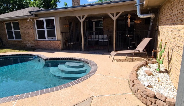 North Midland: 3/2/2 w office, kitchen, 2 dining, POOL, patio, RO system