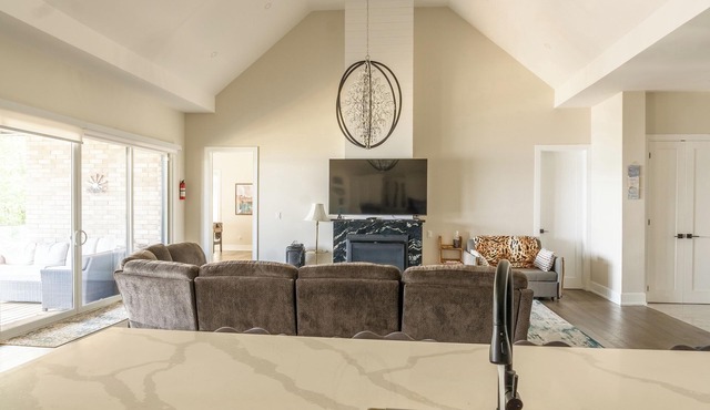 North Muskoka Lake Front 5 Bdrm Newly Built Cottage luxurious Modern Amenities.