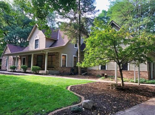 North Oaks Estate