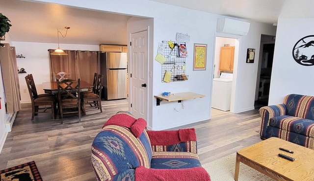 North Of Paradise! Great 2 Bedroom 900 sqft loft