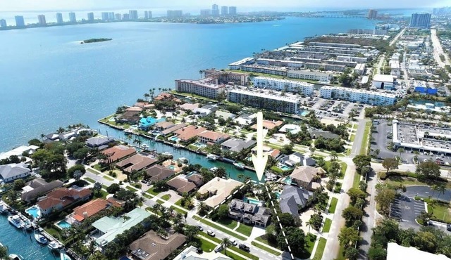 North Palm Beach Coastal Waterfront Family Estate