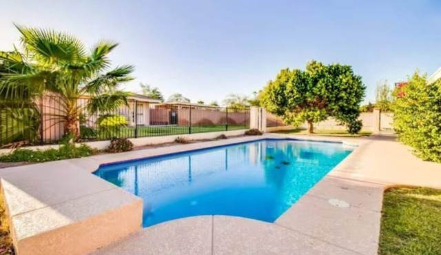 North Phoenix 6 Bedroom with Guest House & Pool! Great for Large Groups