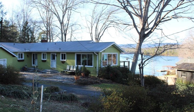 North Point Lakefront Retreat - Private Dock w/boatslip