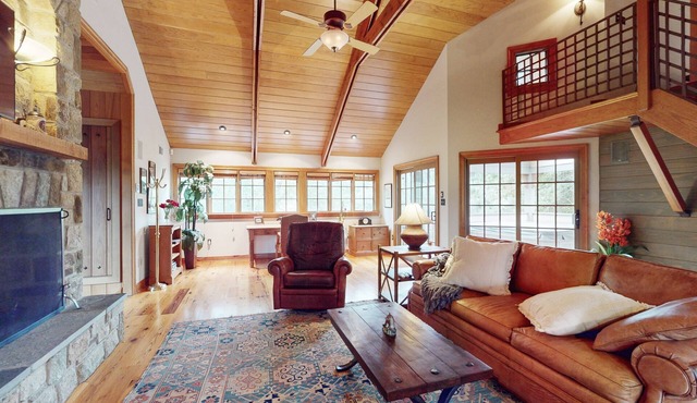 North Potomac escape with balcony, pool, streaming, full kitchen, W/D, & AC