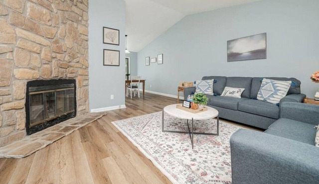 North Raleigh 3 bedroom home, pet friendly