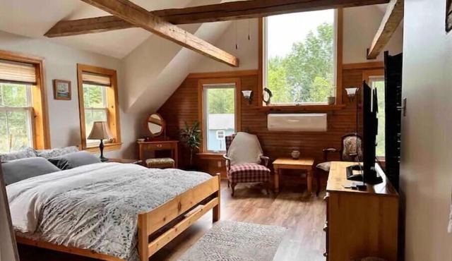 North River LodgenBeautiful Century home with 4 bedrooms and 3 bathrooms