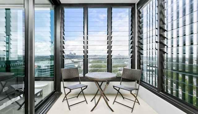North Ryde Apartment with fabulous city views