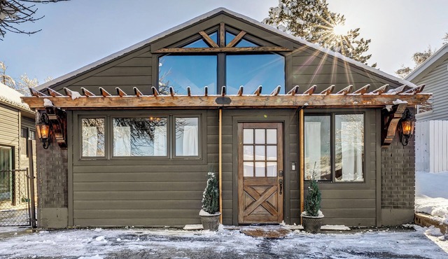 North Salt Lake Escape w/Hot Tub and Claw foot Soaking Tub