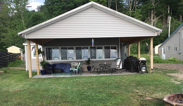 NORTH SANDY POND/LAKE ONTARIO COTTAGE