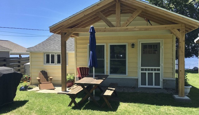 North Sandy Pond/lake Ontario Cottage On The Pond " Little Piece of Heaven"