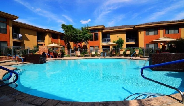 North Scottsdale Resort Like Living, Close to EVERYTHING!