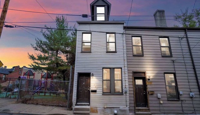 North Shore 3 Bedroom Home w/Back Yard