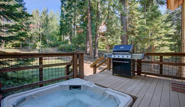 North Shore Bliss by Tahoe Getaways - 3 BR + Loft - Hot Tub