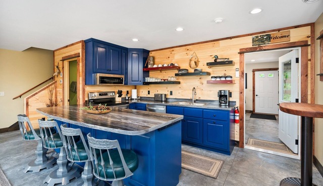 North Shore Dream: Lake Front Cabin minutes away from Lake Superior.