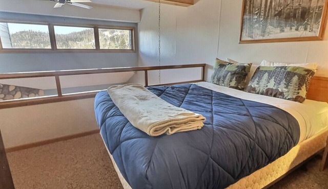 North Shore Knotty Loft | Ski-In/Ski-Out | Hot Tub