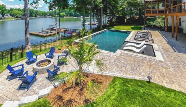 North Shore Landing w/Heated Pool & Optional Boat Rental