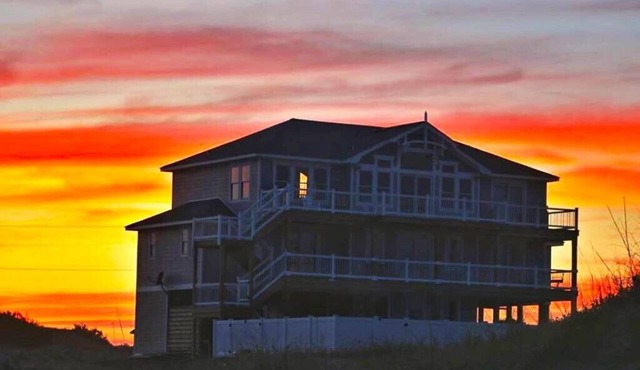 North Shore, Newer Luxurious 4x4,Elevator, Pool/Hot Tub- July 11 -18 available