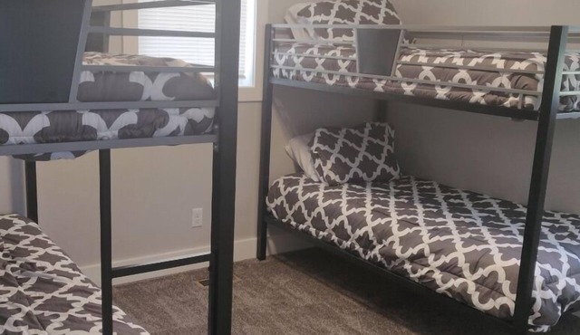 North Shore Oasis - 5 minutes from the lake!