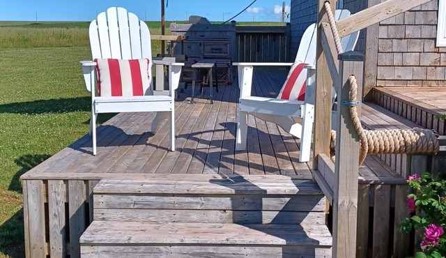 North Shore Ocean View Cottage- Access To Private Beach For Cottagers!