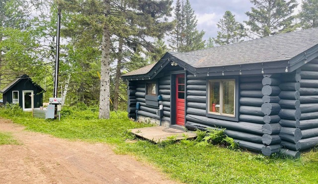 North Shore Tiny Log Cabin + BunkHouse Retreat